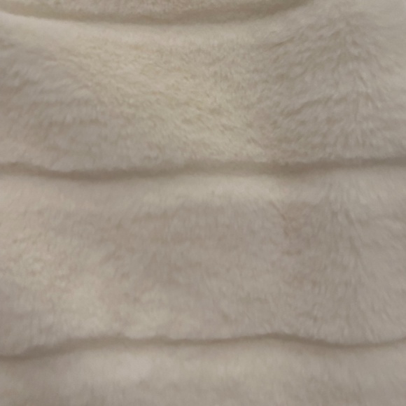 Crown and Ivy white fur vest - Picture 8 of 9